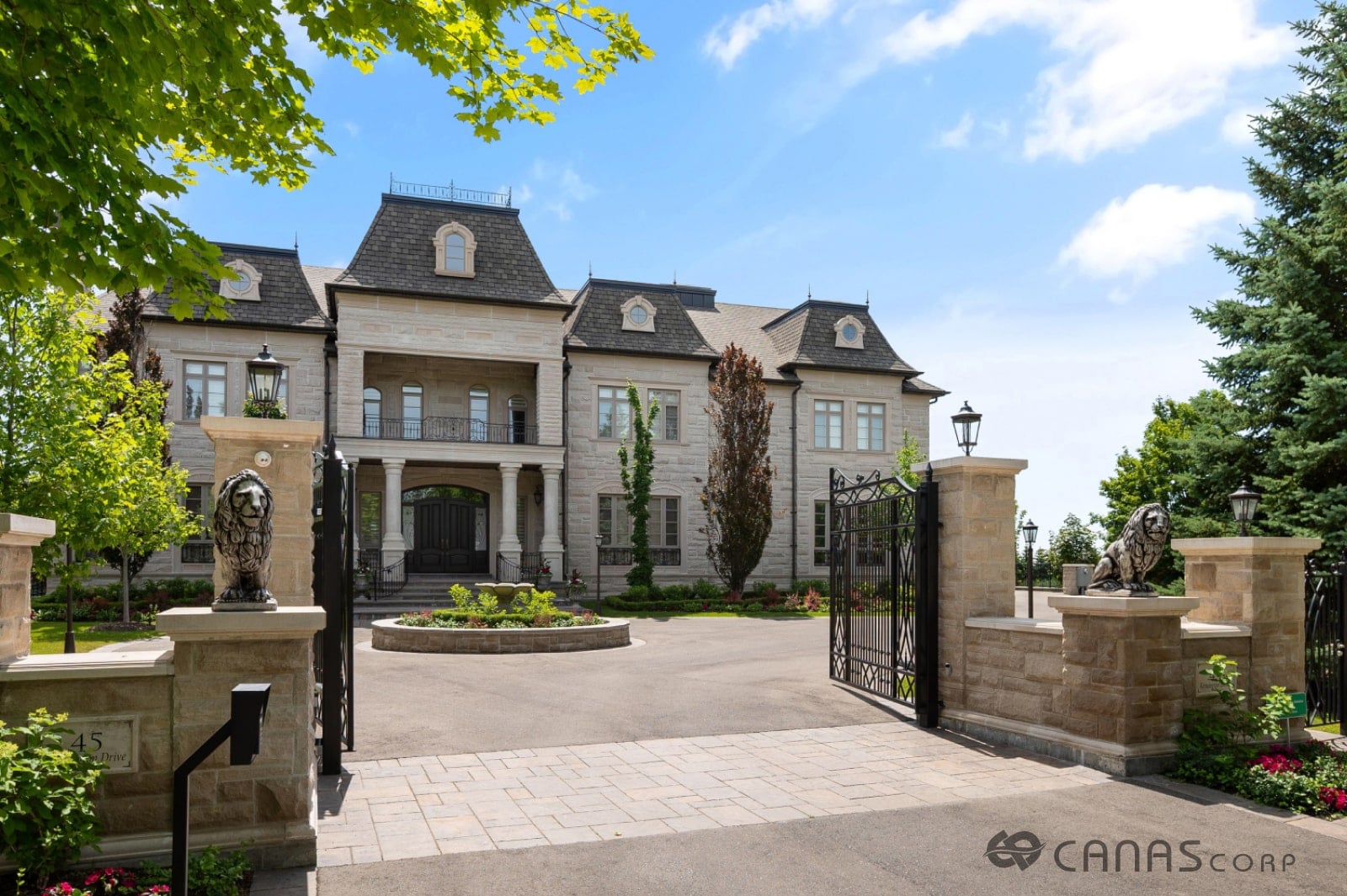 45 Kensington Dr